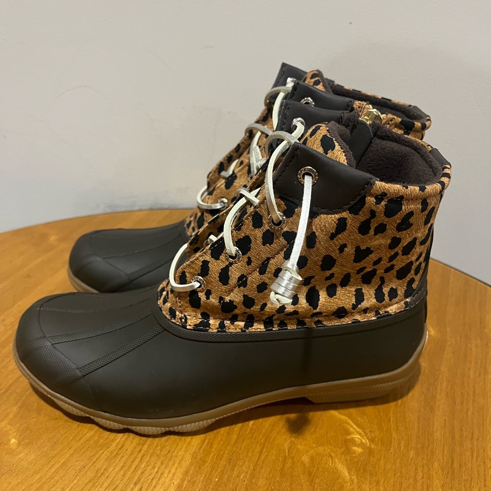 Sperry - Picture 2 of 12